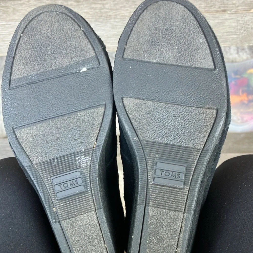 Like new TOMS desert wedge in black suede, size 5. - Picture 7 of 10
